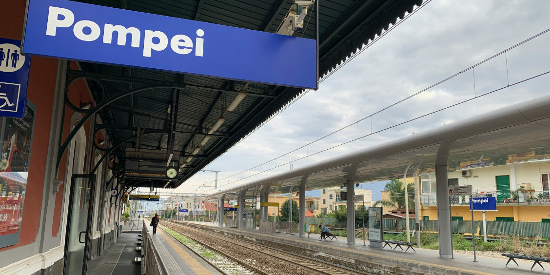 Pompeii train station